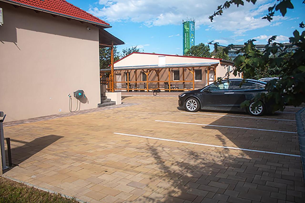 Sarvarlak Apartmanhaz Εξωτερικό φωτογραφία