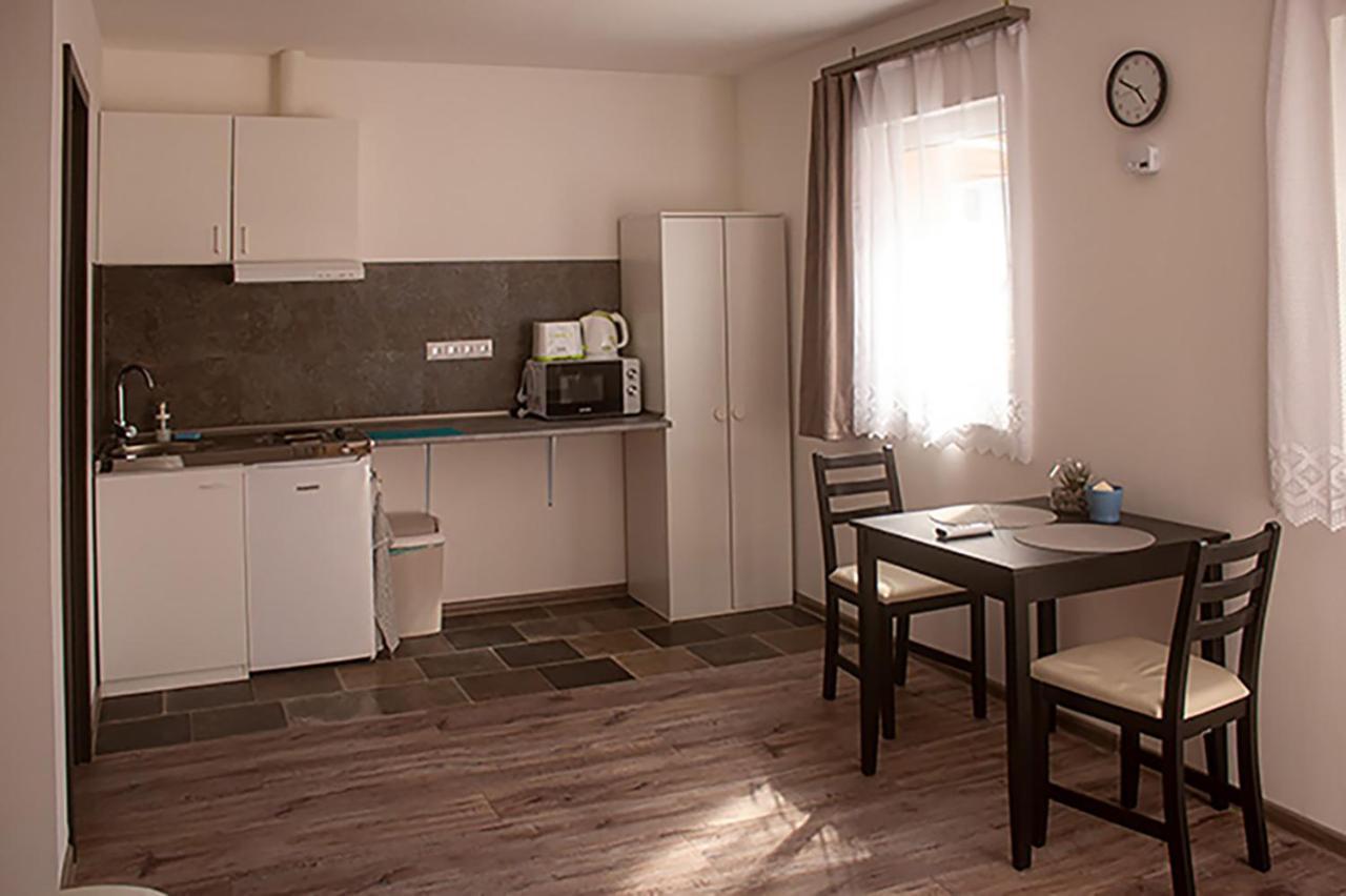 Sarvarlak Apartmanhaz Εξωτερικό φωτογραφία